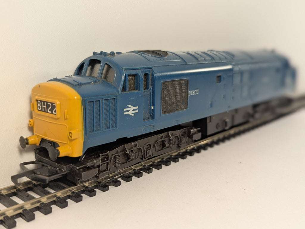Hornby OO Gauge Class 37 Diesel Locomotive D6830 BR Blue R751