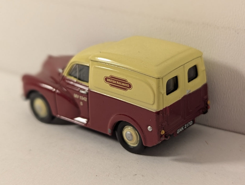 Classix 1:76 Scale / OO Gauge Morris Minor Van Road Vehicle MV 1342 S