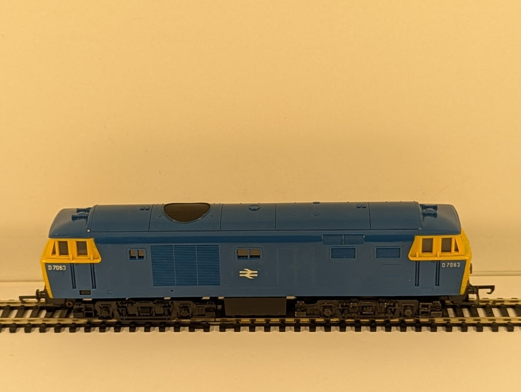 Tri-ang Hornby R758 OO Gauge Hymek Diesel BR Blue - Boxed