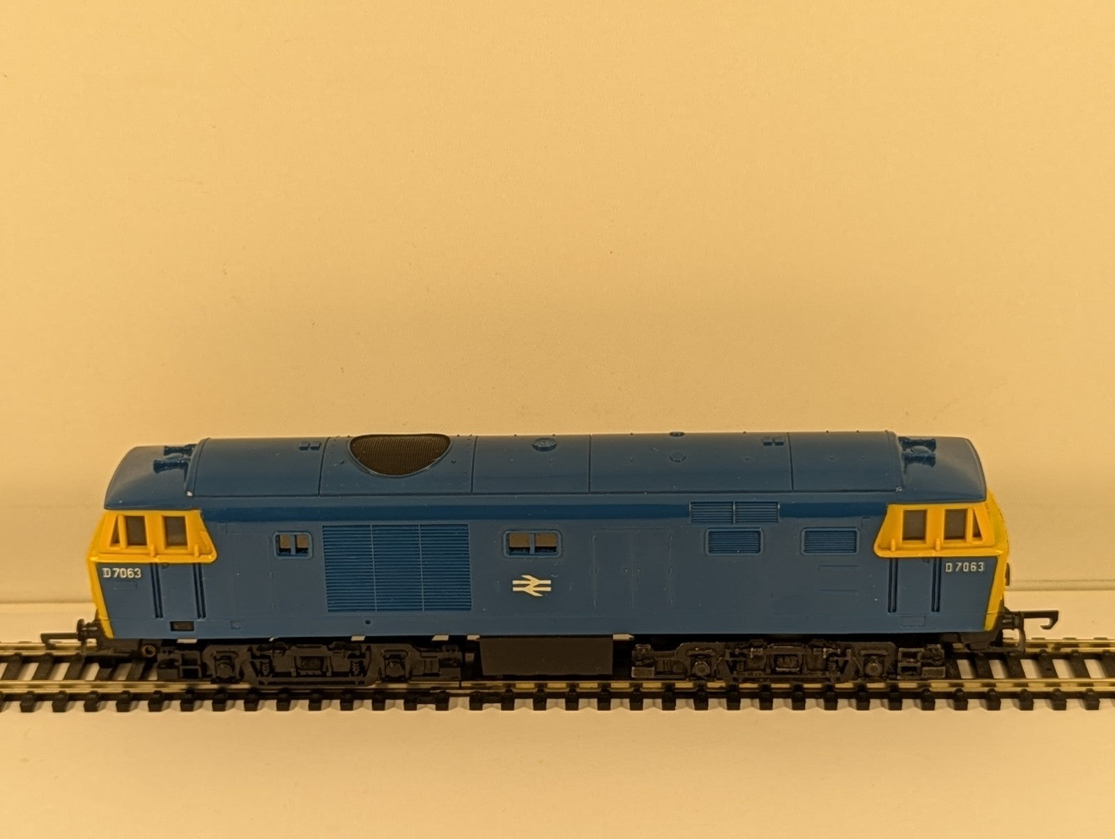 Tri-ang Hornby R758 OO Gauge Hymek Diesel BR Blue - Boxed