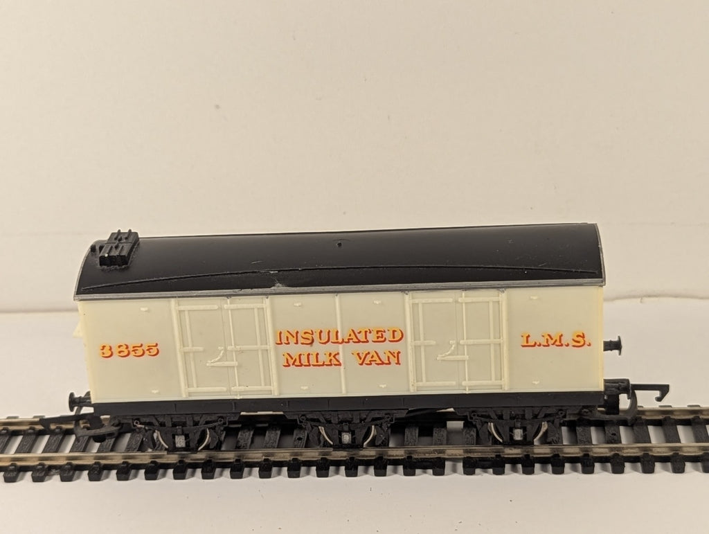 Hornby R670 OO Gauge LMS Insulated Milk Van 3855