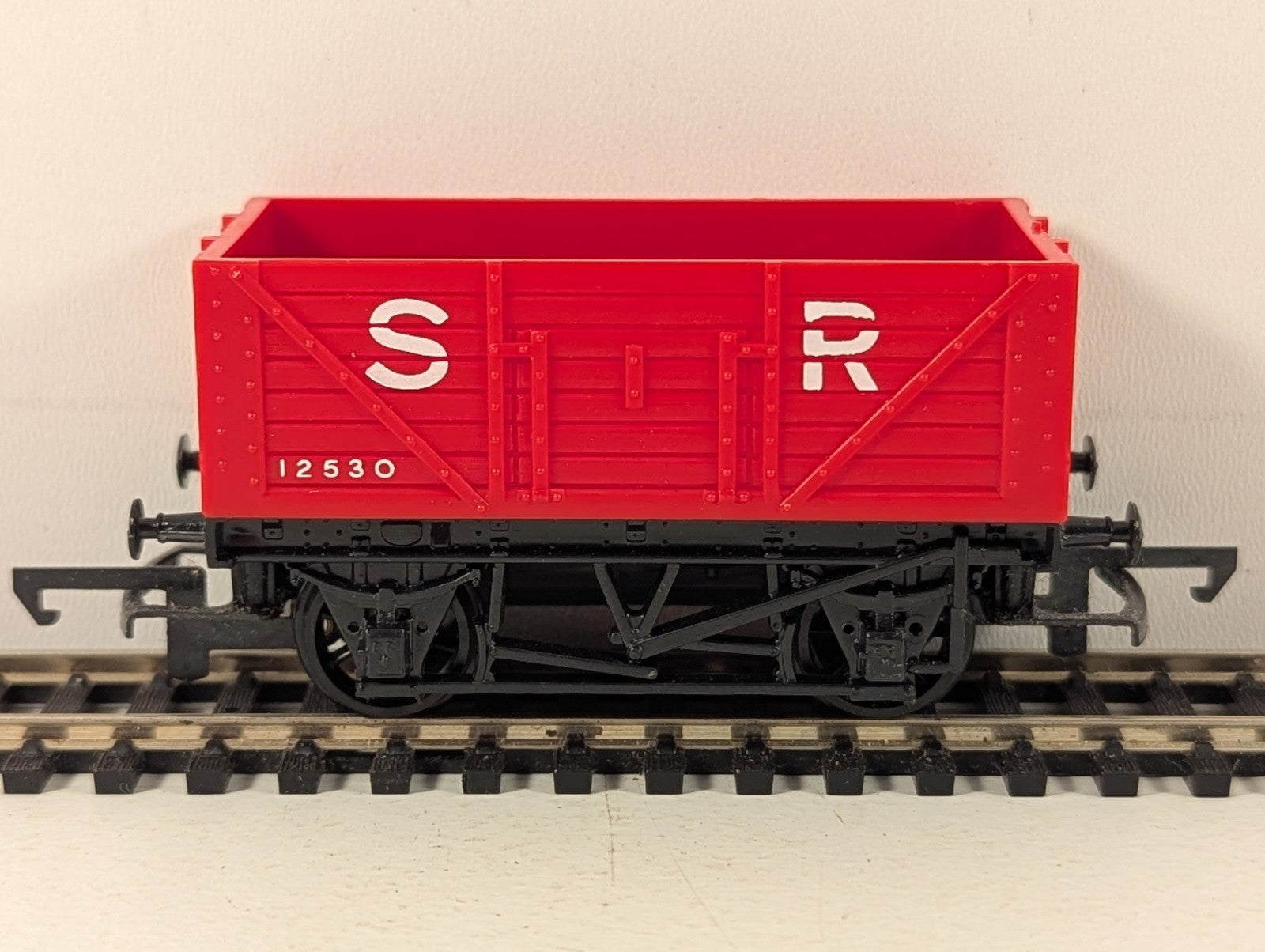 Hornby OO Gauge SR Open Wagon Goods Wagon 12530 SR Red R010