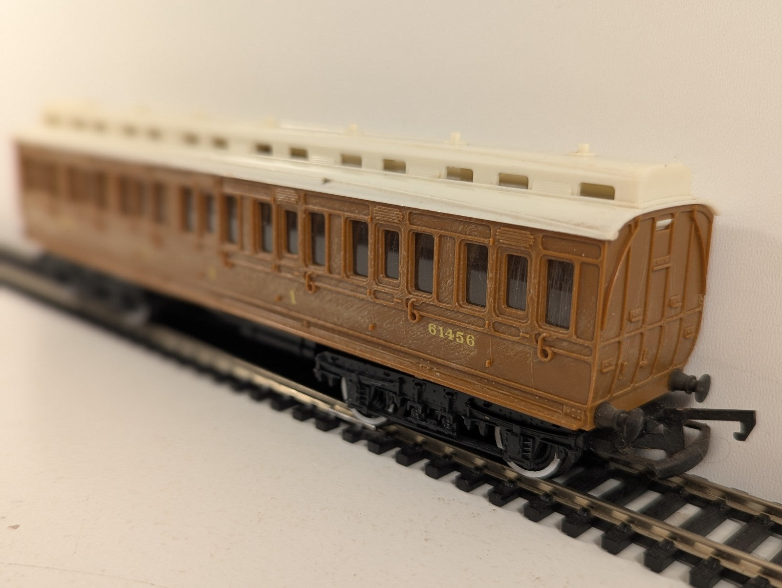 Hornby R332 OO Gauge First Class Clerestory Composite Coach