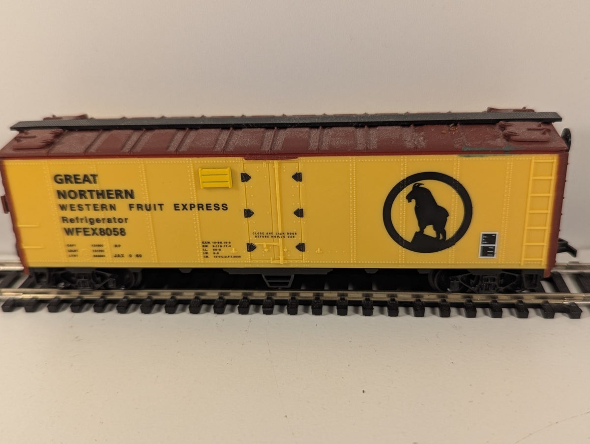 Athearn HO Gauge Western Fruit Express Refrigerator Car WFEX 8058