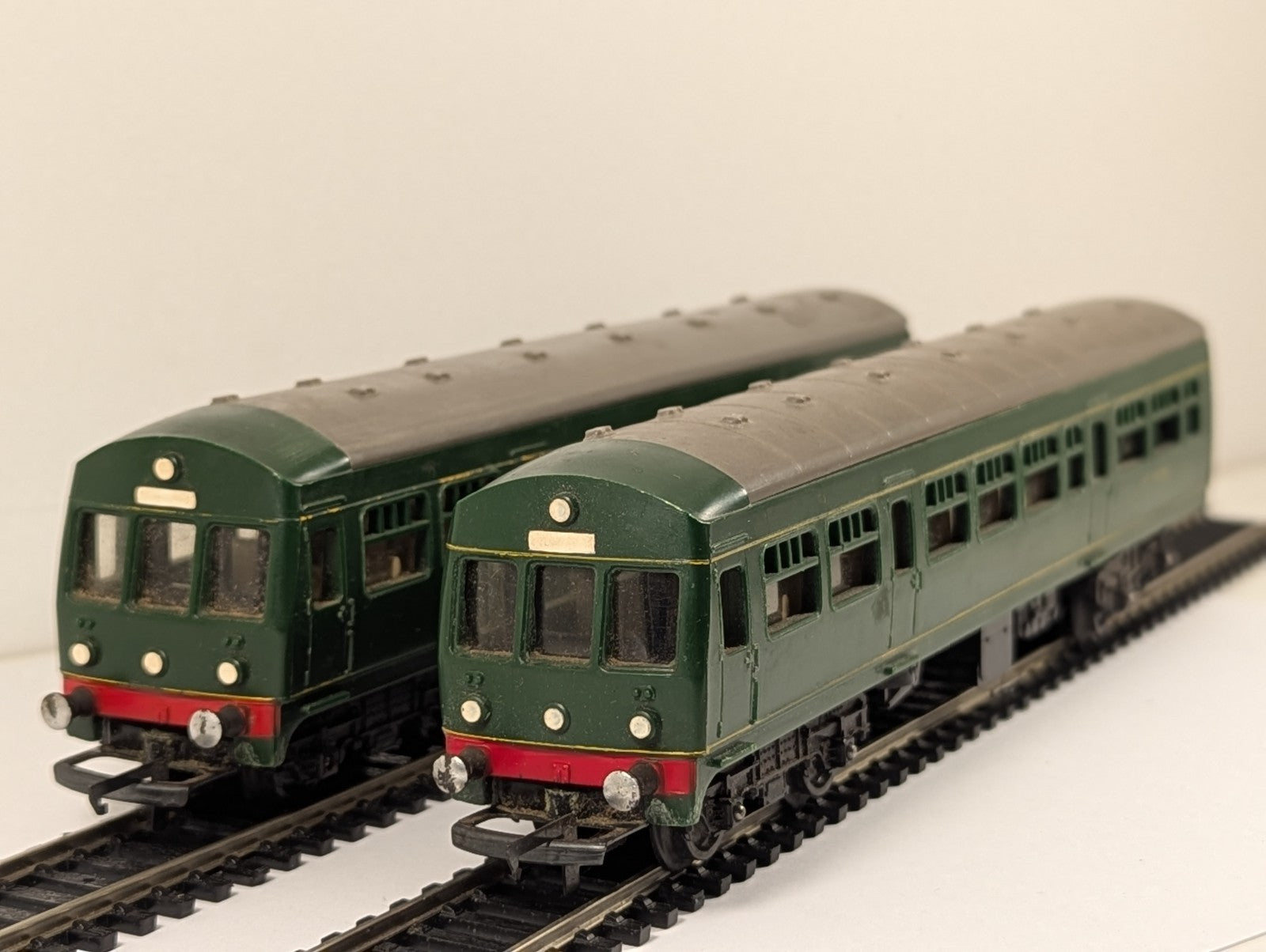 Tri-ang Hornby R157 OO Gauge Class 101 DMU BR Green