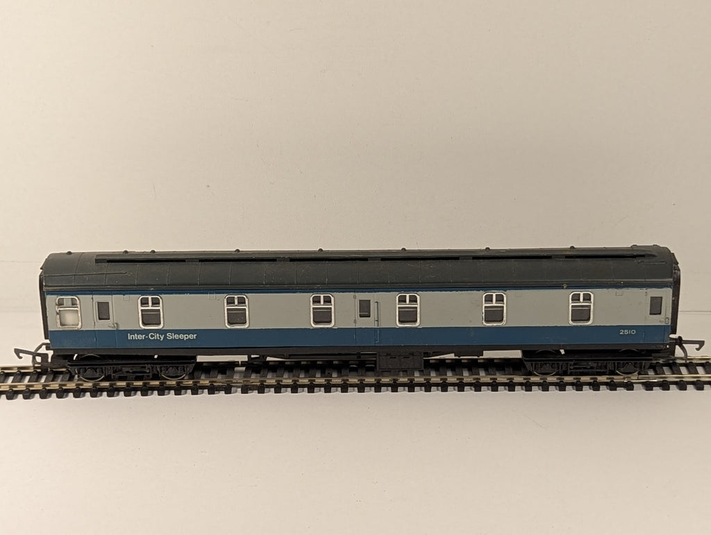 Hornby OO Gauge BR Mk1 Sleeper Coach Passenger Coach 2510 BR Blue & Grey R328