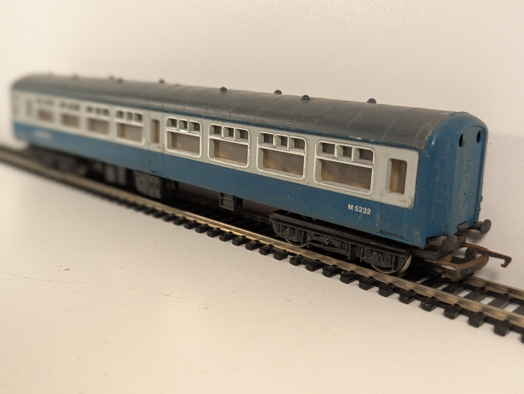 Hornby OO Gauge BR Mk2 Passenger Coach Blue Grey