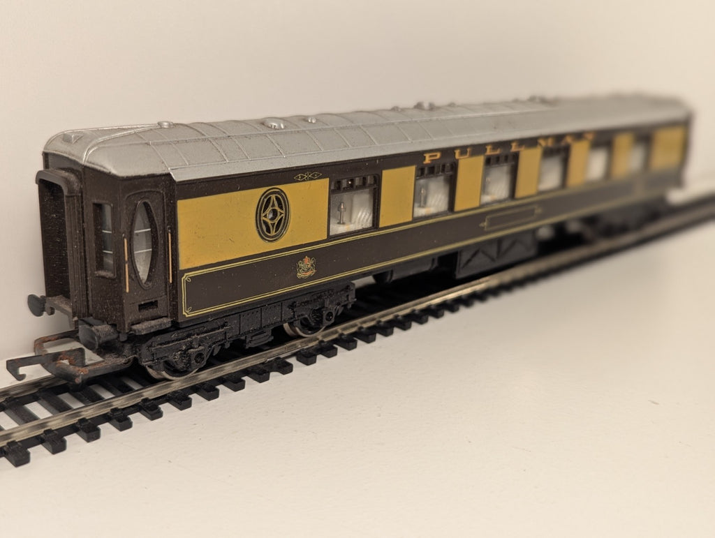 Hornby R4312 OO Gauge Pullman Parlour Car
