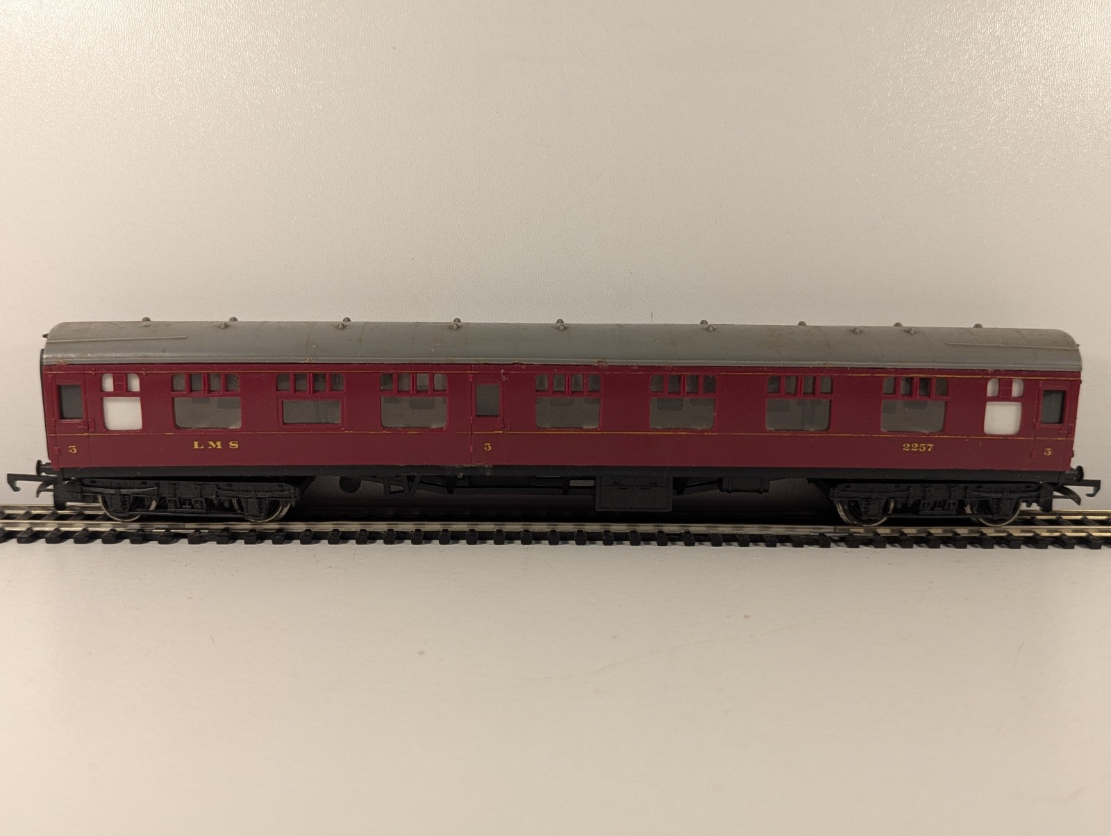 Hornby OO Gauge LMS Mk1 Corridor Full 3rd Coach