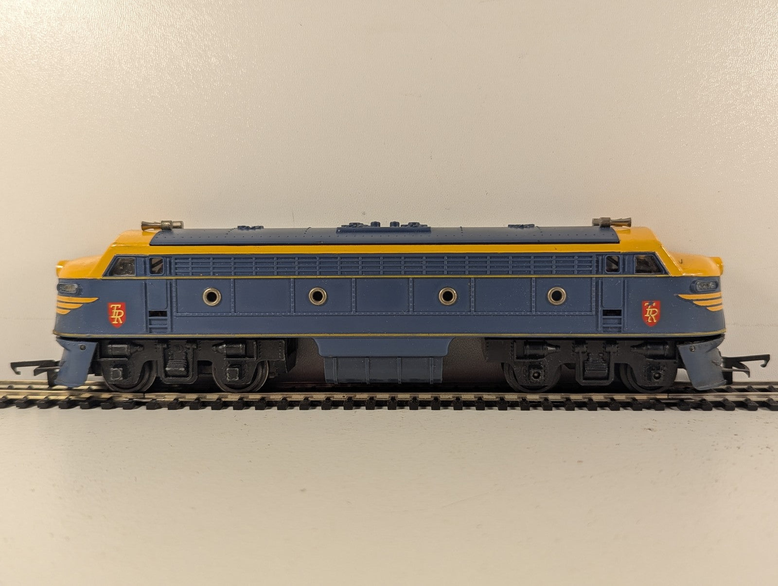 Tri-ang OO Gauge Double Ended Diesel Locomotive 5007
