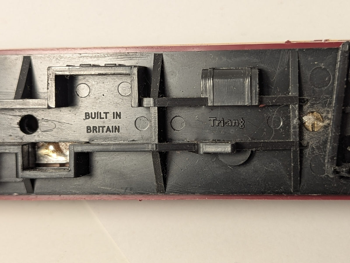 Tri-ang OO Gauge LMS Passenger Coach 2157