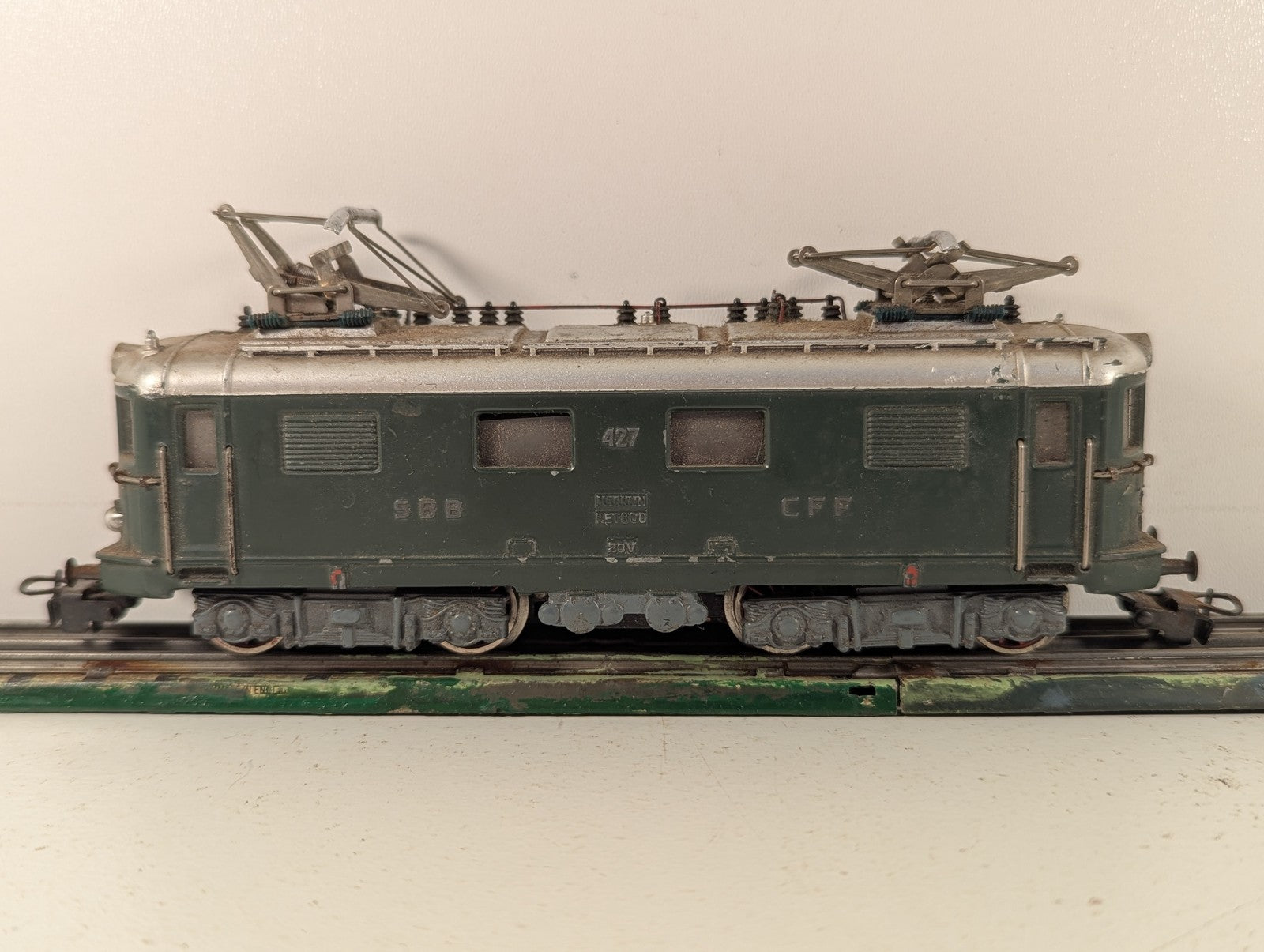 Märklin HO Gauge SBB Class Re 4/4 I Electric Locomotive 427 SBB Green RET 800