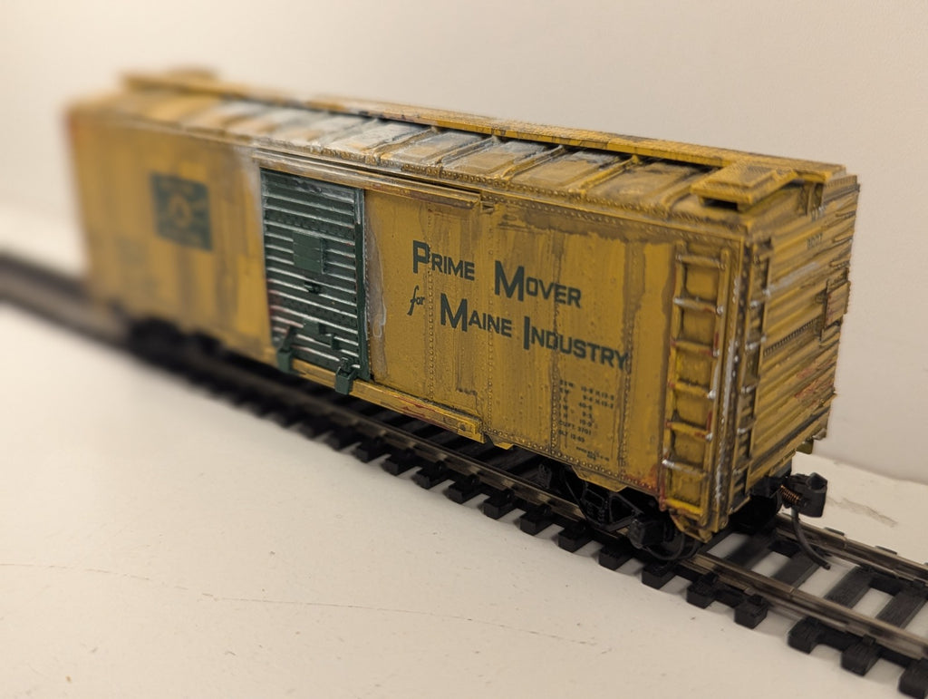 Athearn HO Maine Central Boxcar – Weathered