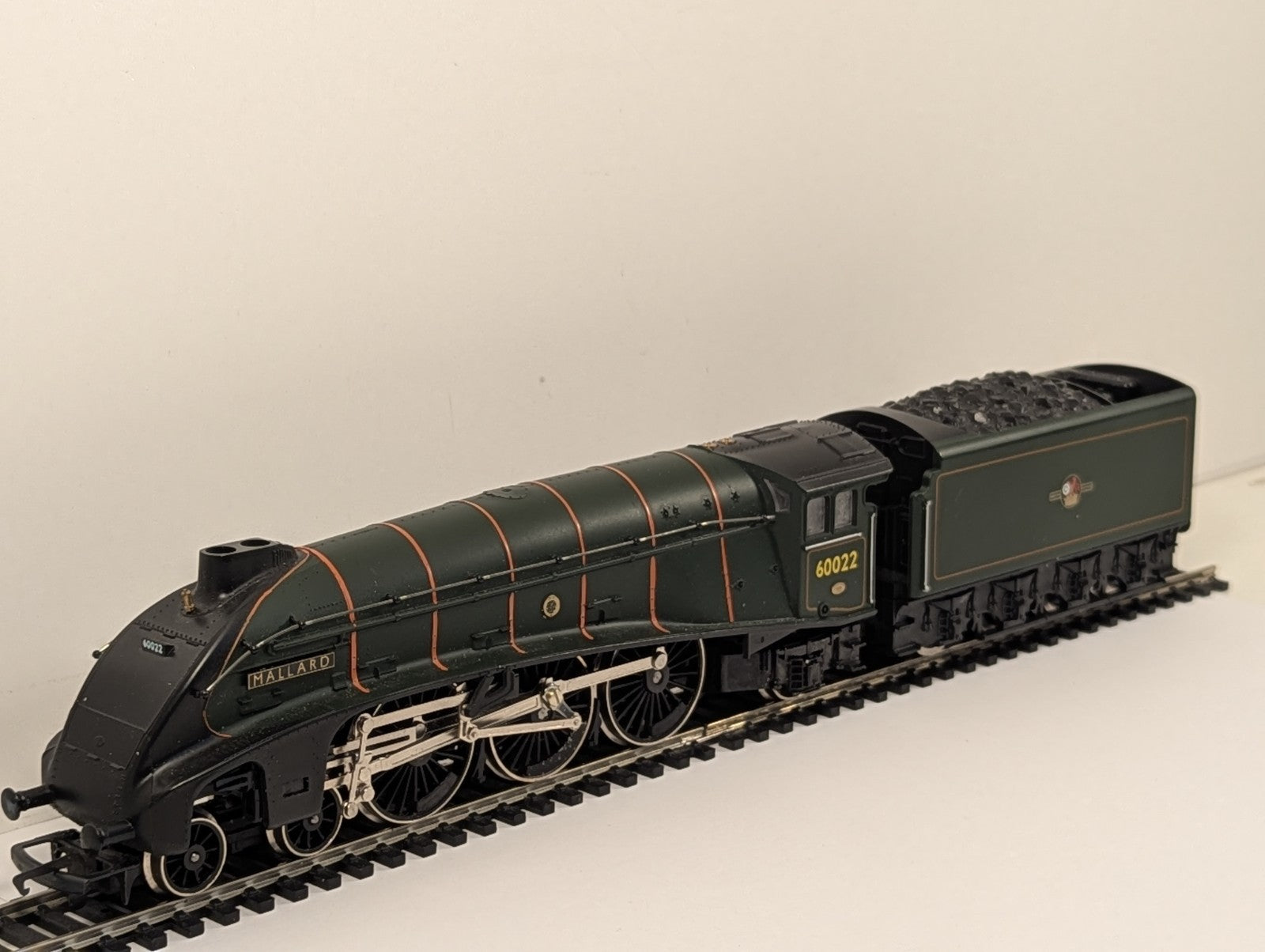 Hornby OO Gauge Class A4 Pacific 'Mallard' Steam Locomotive 60022