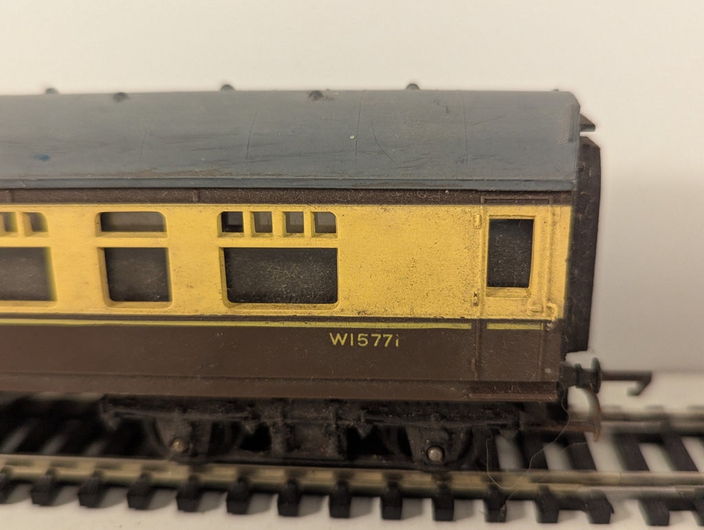 Tri-ang OO Gauge R330 Mk1 Composite Coach W15771 Chocolate & Cream