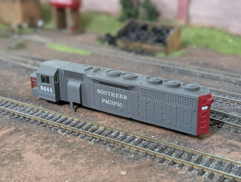 AHM HO Gauge Southern Pacific SD40 Body Shell No. 8444