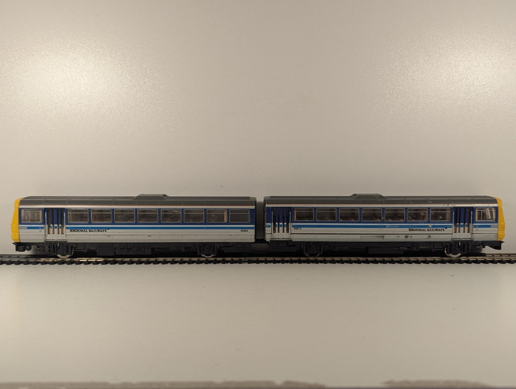 Hornby OO Gauge Class 142 Pacer 2-Car DMU Diesel Multiple Unit , Regional Livery