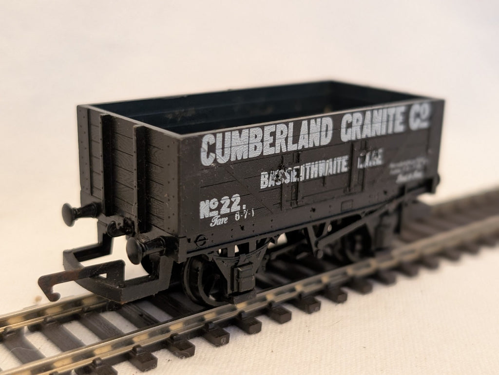Hornby OO Gauge Cumberland Granite Co. 5-Plank Open Wagon 22 R218
