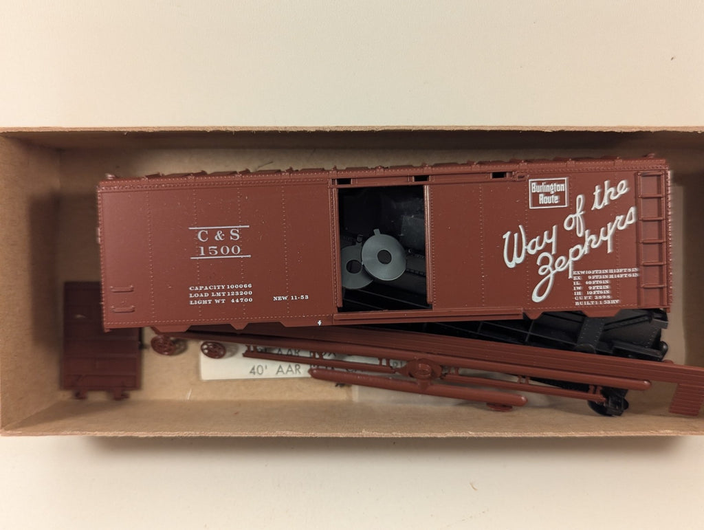 Athearn HO 40ft Box Car Burlington Route Kit