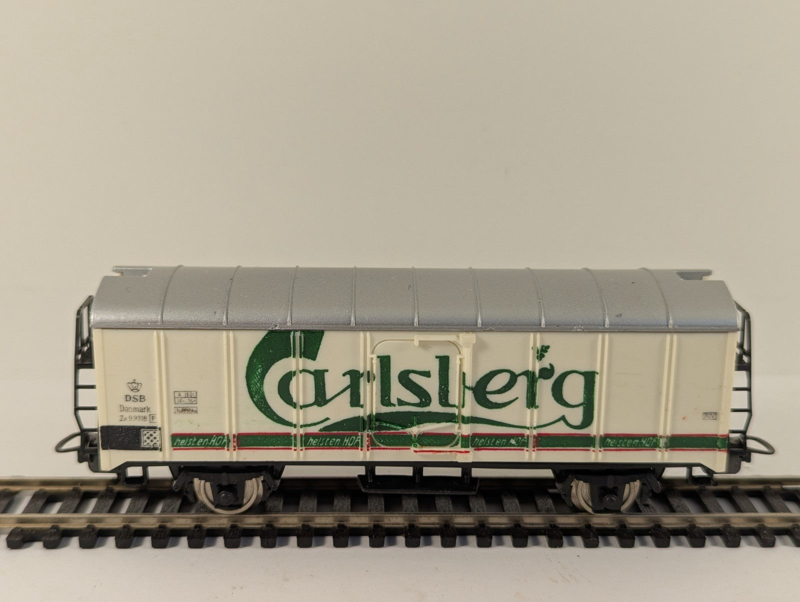 Lima HO Gauge Carlsberg Refrigerated Beer Wagon
