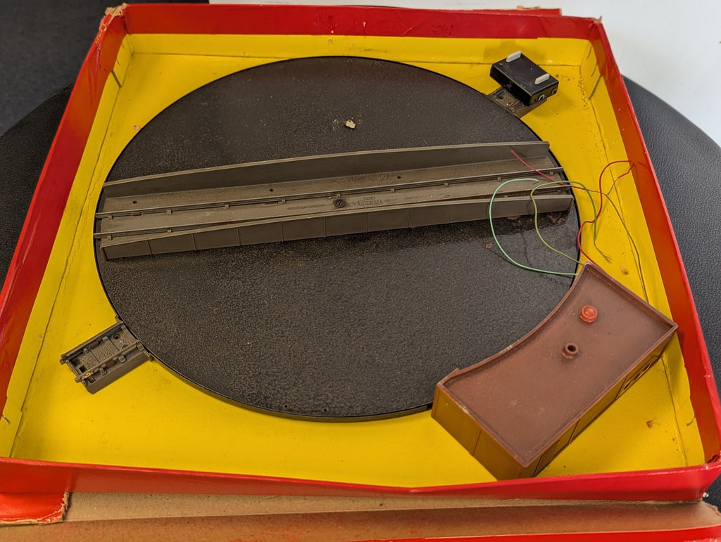 Tri-ang OO Gauge R.45 Turntable Set