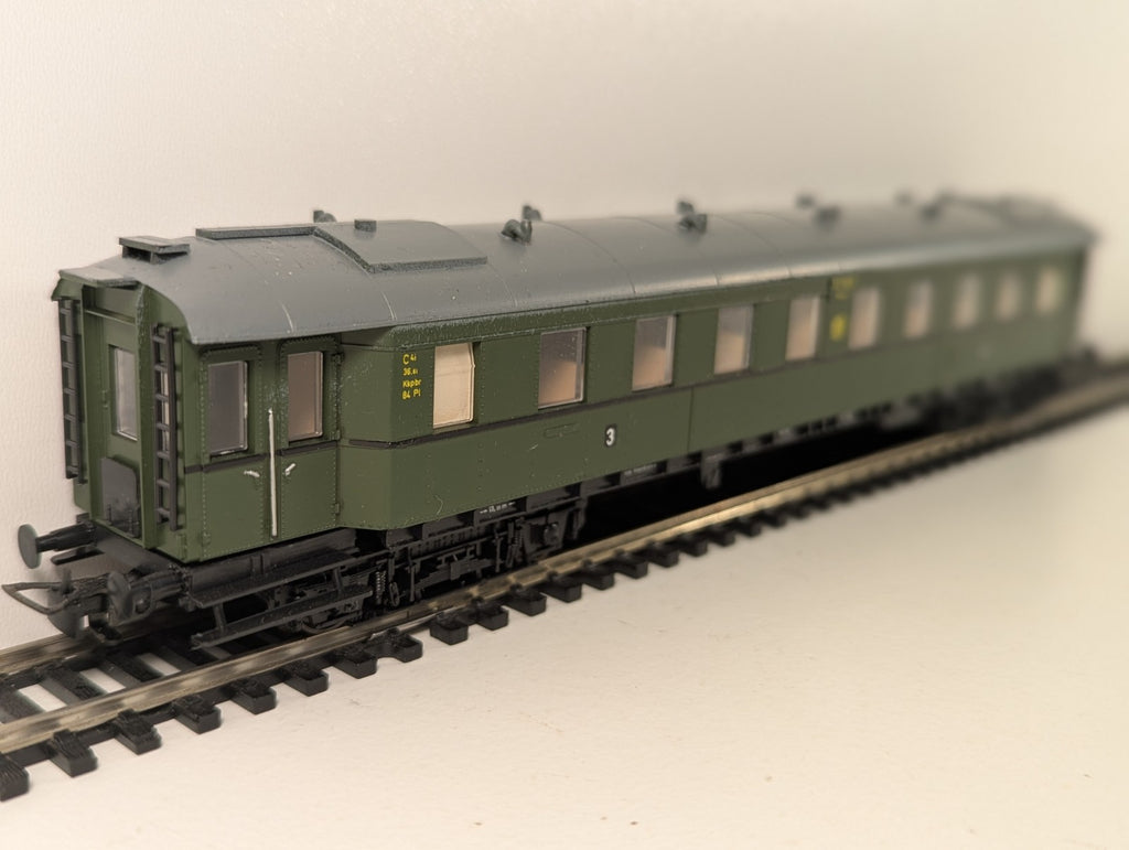 Liliput HO Gauge Deutsche Bundesbahn Passenger Coach