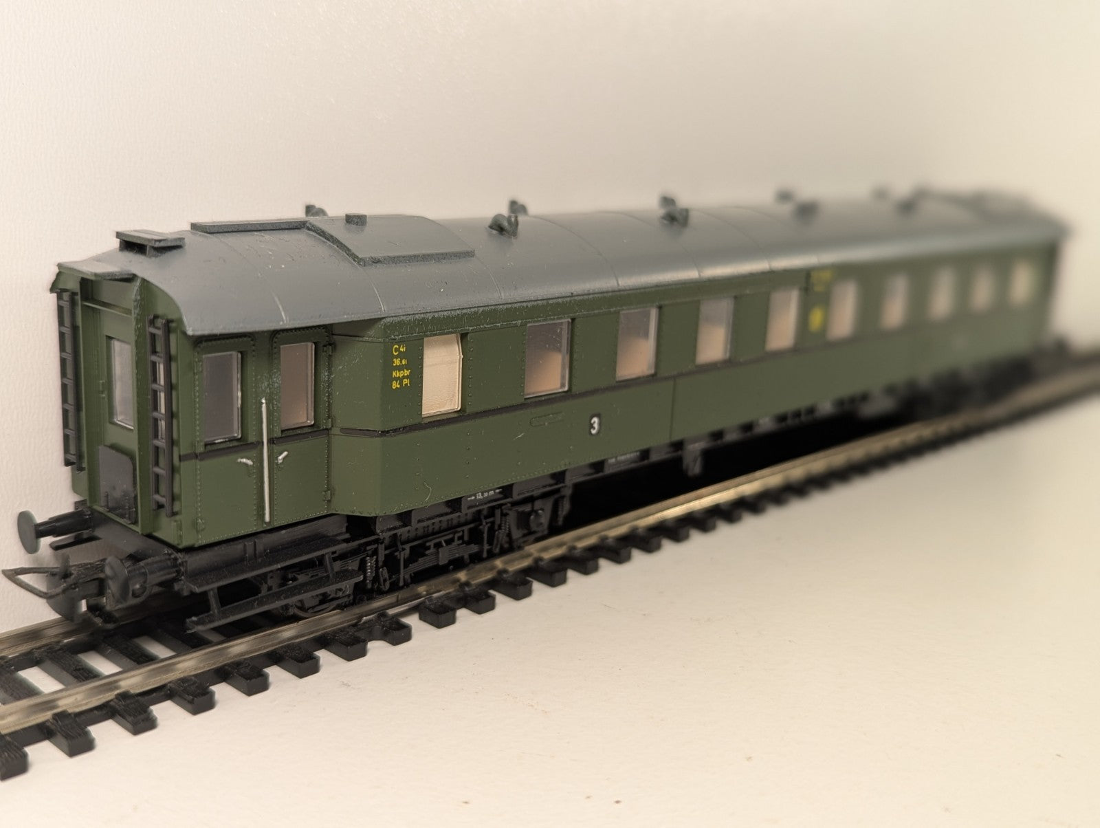 Liliput HO Gauge Deutsche Bundesbahn Passenger Coach