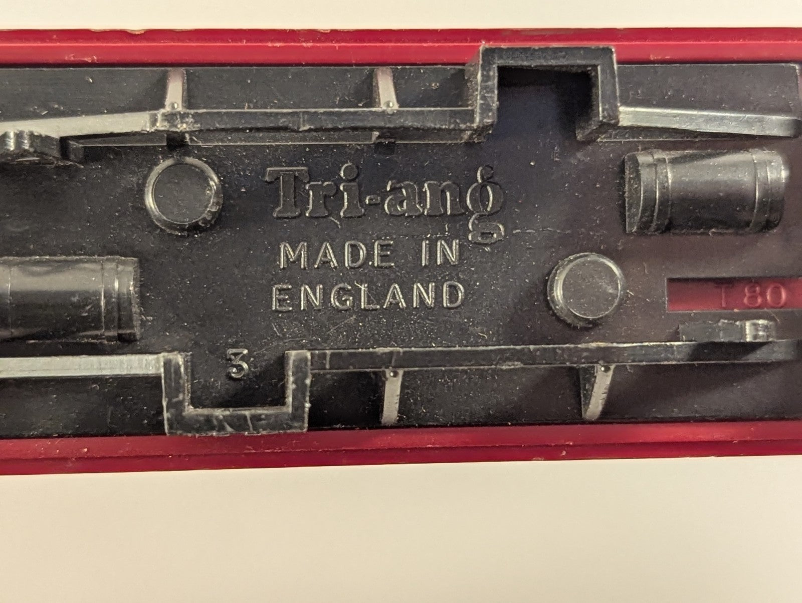 SKU: GR4848  Tri-ang TT Gauge BR Maroon Brake Second Coach Passenger Coach M3400