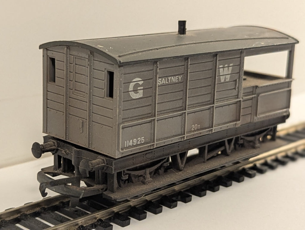 Hornby R107 OO Gauge GWR 20t Toad Brake Van Saltney 114925