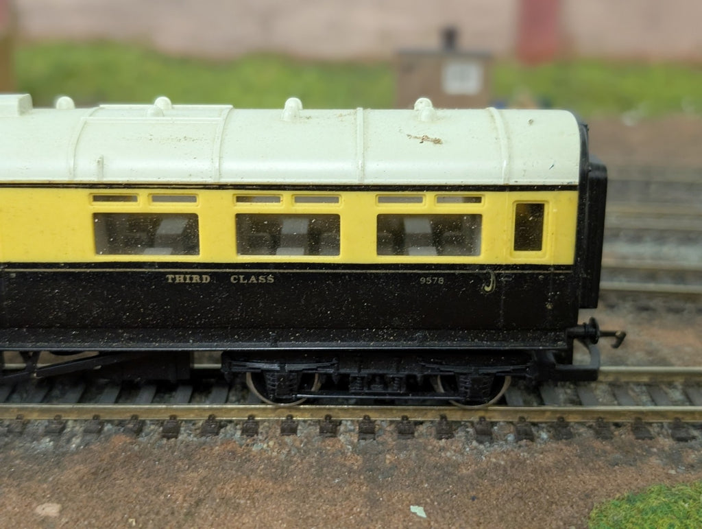Hornby R454 OO Gauge GWR Collett Restaurant Coach 9578