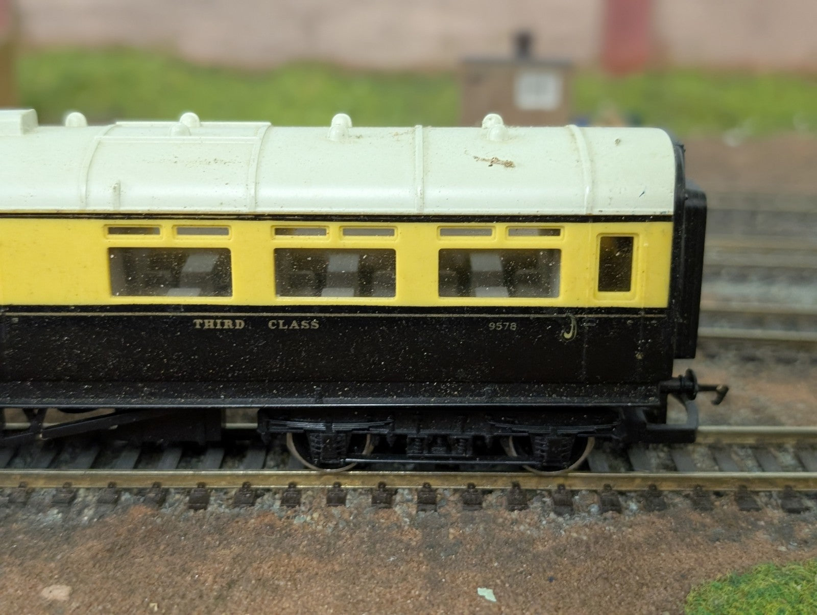 Hornby R454 OO Gauge GWR Collett Restaurant Coach 9578