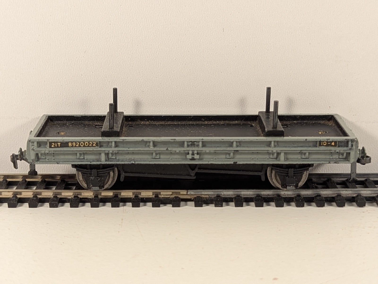 Hornby Dublo 4615 OO Gauge Double 4-Wheeled Bolster Wagon BR Grey - Boxed