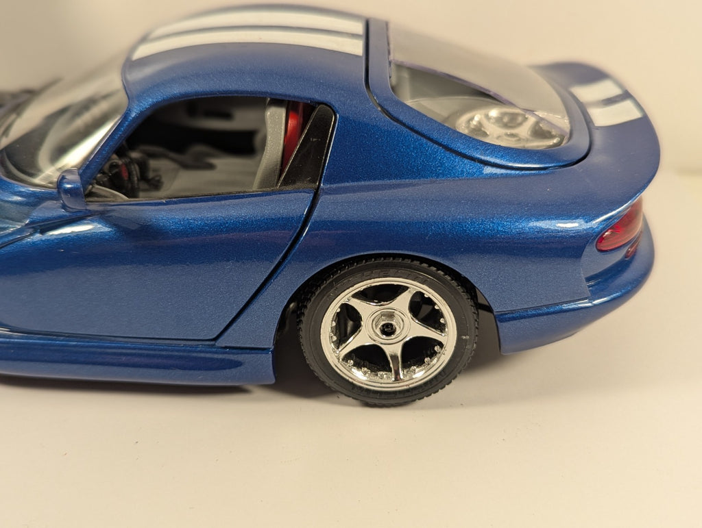 Bburago 1:18 Scale 1996 Dodge Viper GTS Coupe – Broken Rear Window
