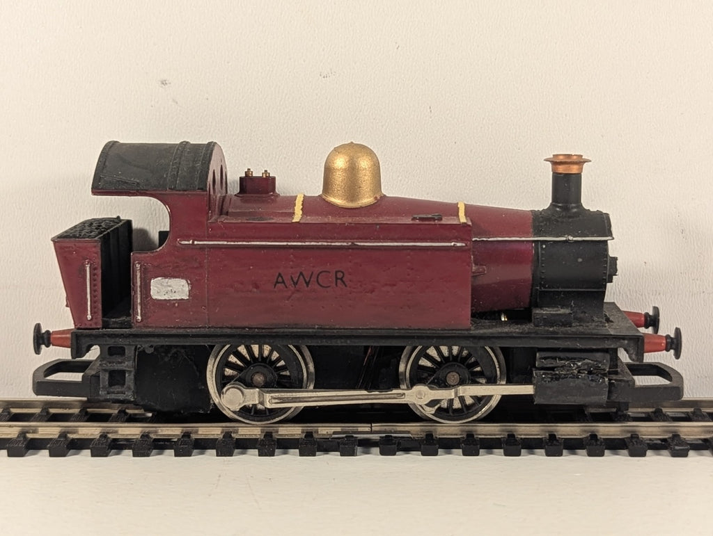 Hornby OO Gauge Holden Class 101 0-4-0T Steam Locomotive Repainted Maroon
