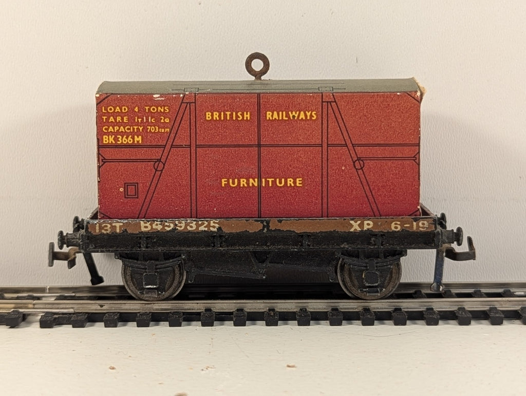 Hornby Dublo 32087 OO Gauge Low-Sided Wagon D.1 with BR Furniture Container