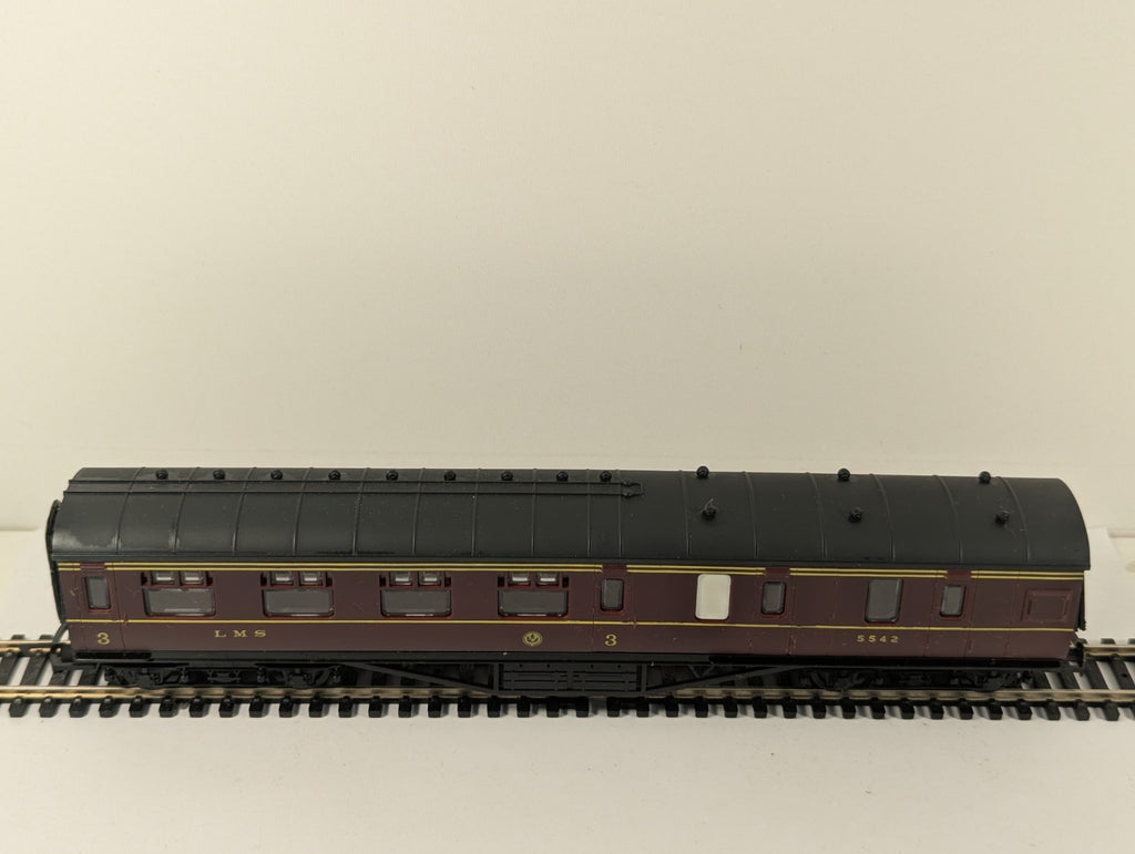Airfix 54204-7 OO Gauge LMS 57ft Brake 3rd Corridor Coach Boxed