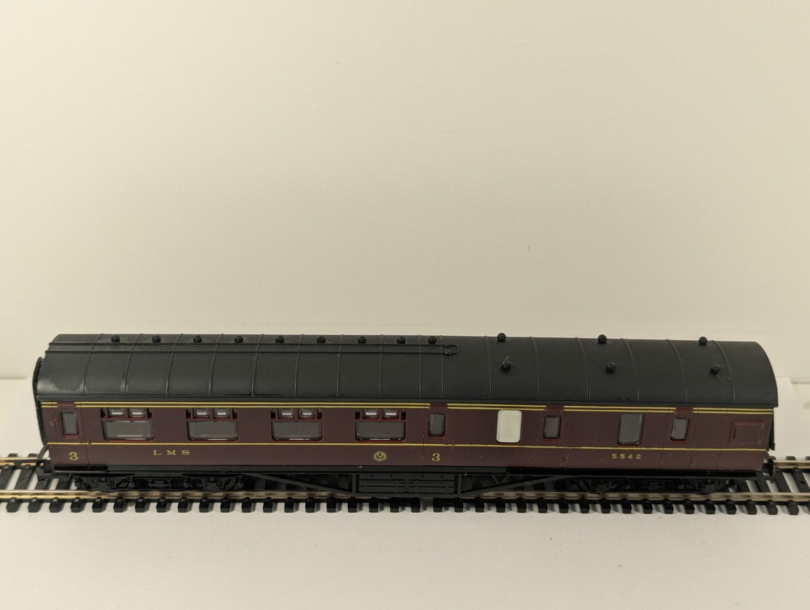 Airfix 54204-7 OO Gauge LMS 57ft Brake 3rd Corridor Coach Boxed