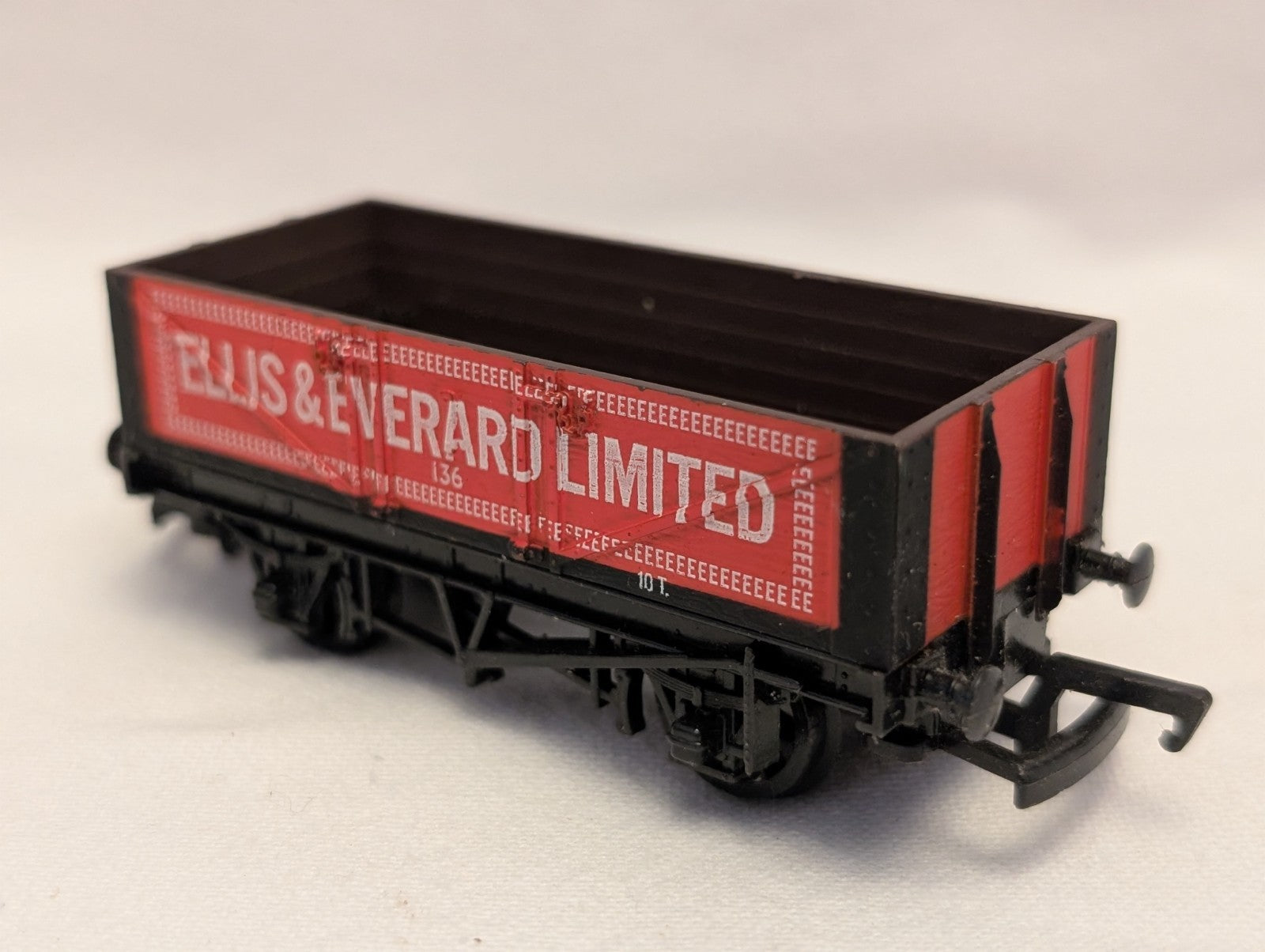 Mainline OO Gauge 5 Plank Wagon Ellis & Everard Goods Wagon