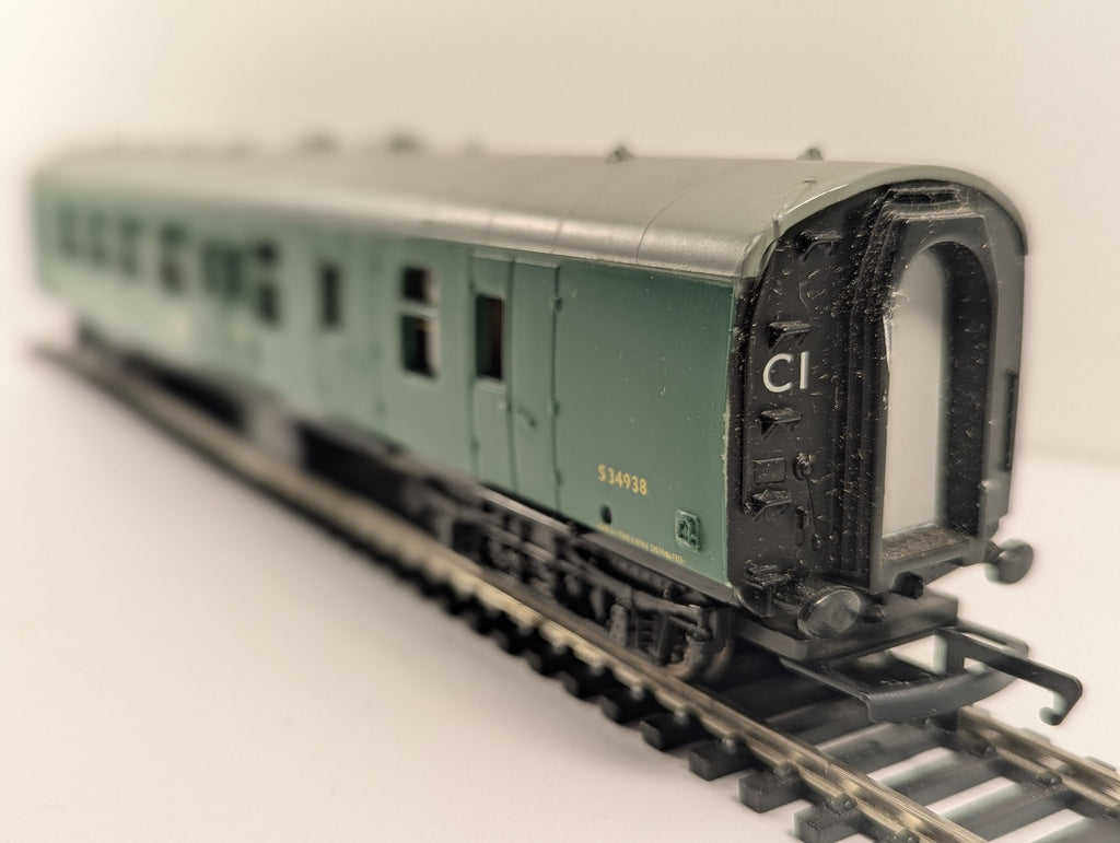 Mainline OO Gauge Mark 1 Type Coach BSK Passenger Coach S34938