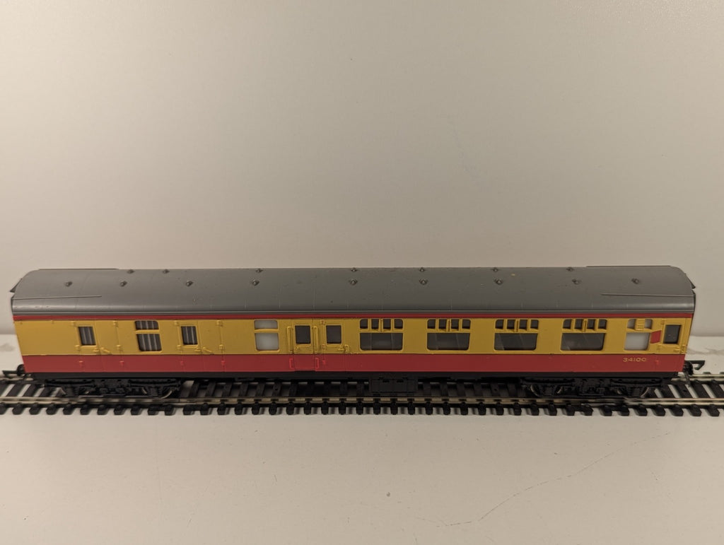 Hornby Tri-ang R627 OO Gauge BR Brake 2nd Coach No. 34100