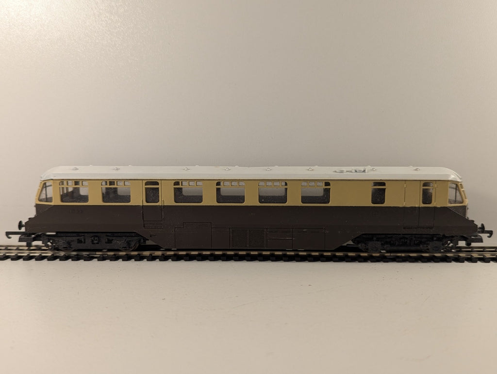 Lima L211 GWR Diesel Railcar Chocolate & Cream