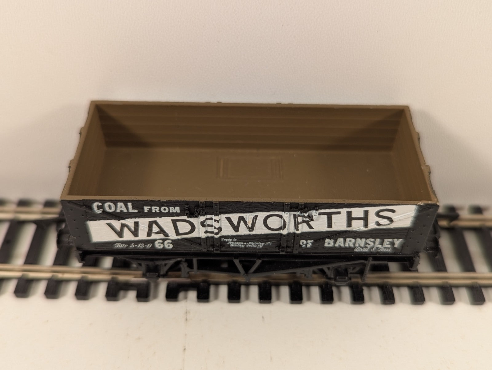 Mainline Railways OO Gauge 5 Plank Wagon Wadsworths of Barnsley