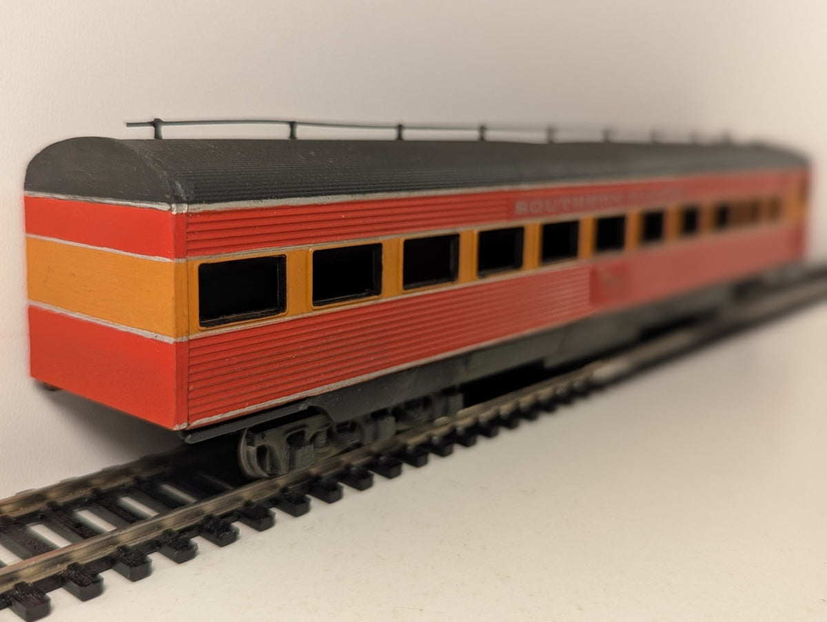 Athearn HO Scale Southern Pacific Daylight Passenger Car