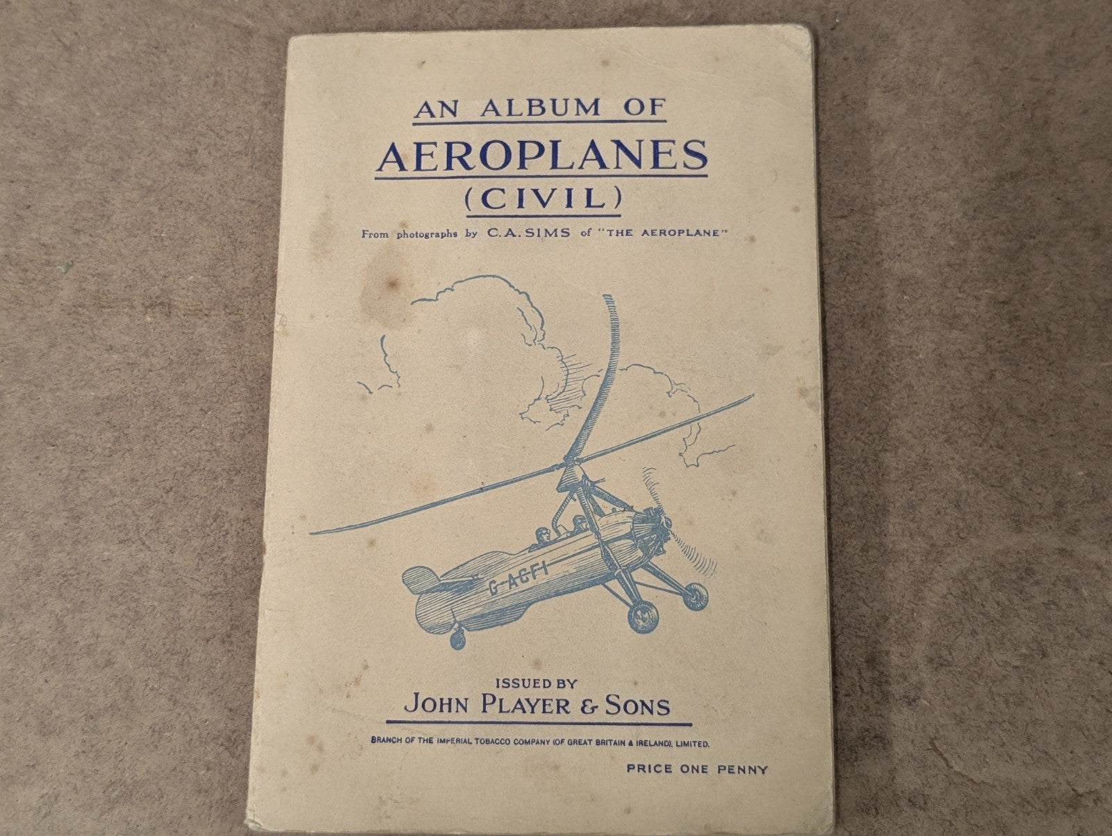 VINTAGE 1930's AN ALBUM OF AEROPLANES (CIVIL) JOHN PLAYER & SONS CIGARETTE CARDS