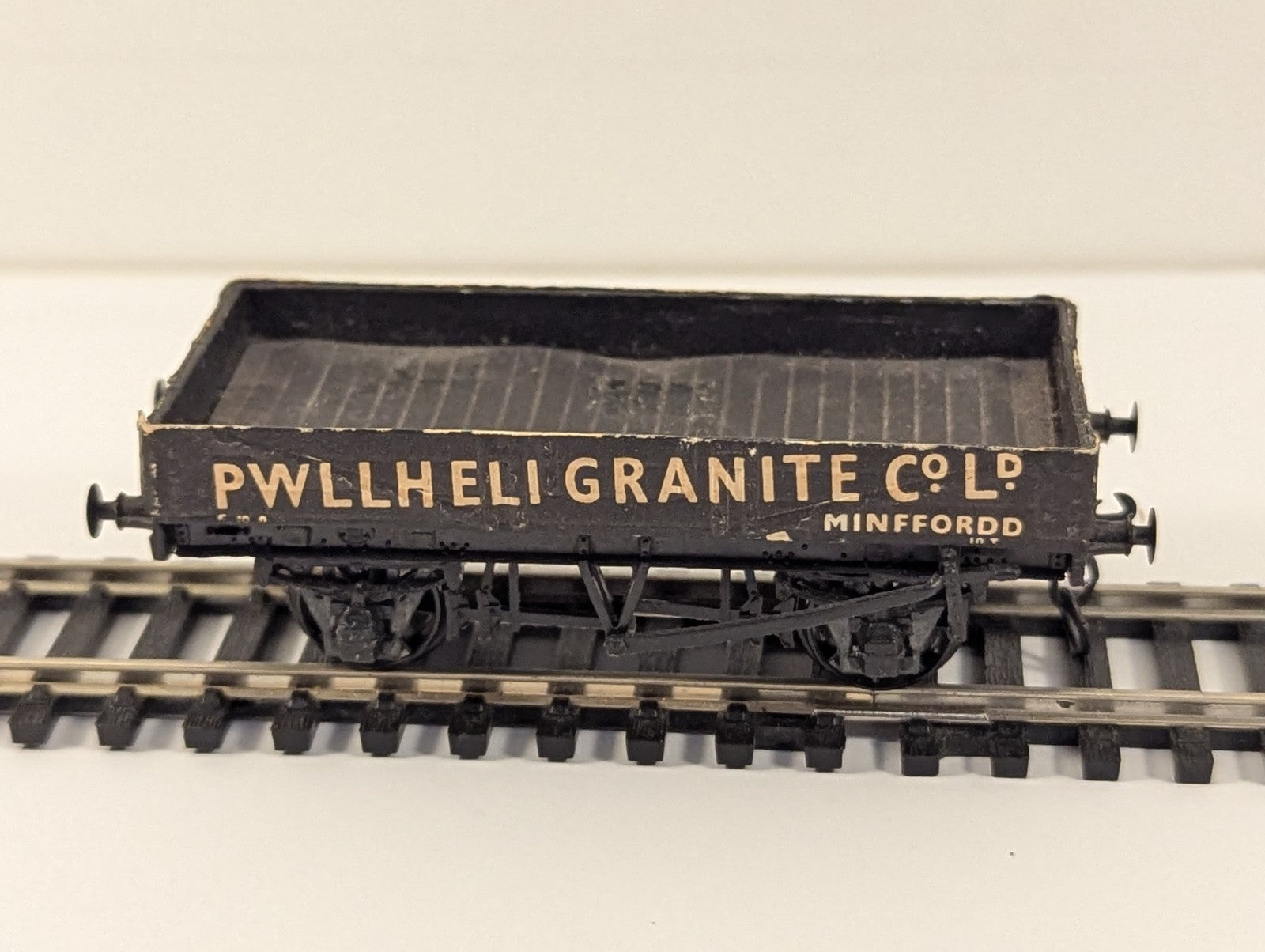 Peco OO Gauge Pwllheli Granite Co. 3 Plank Wagon