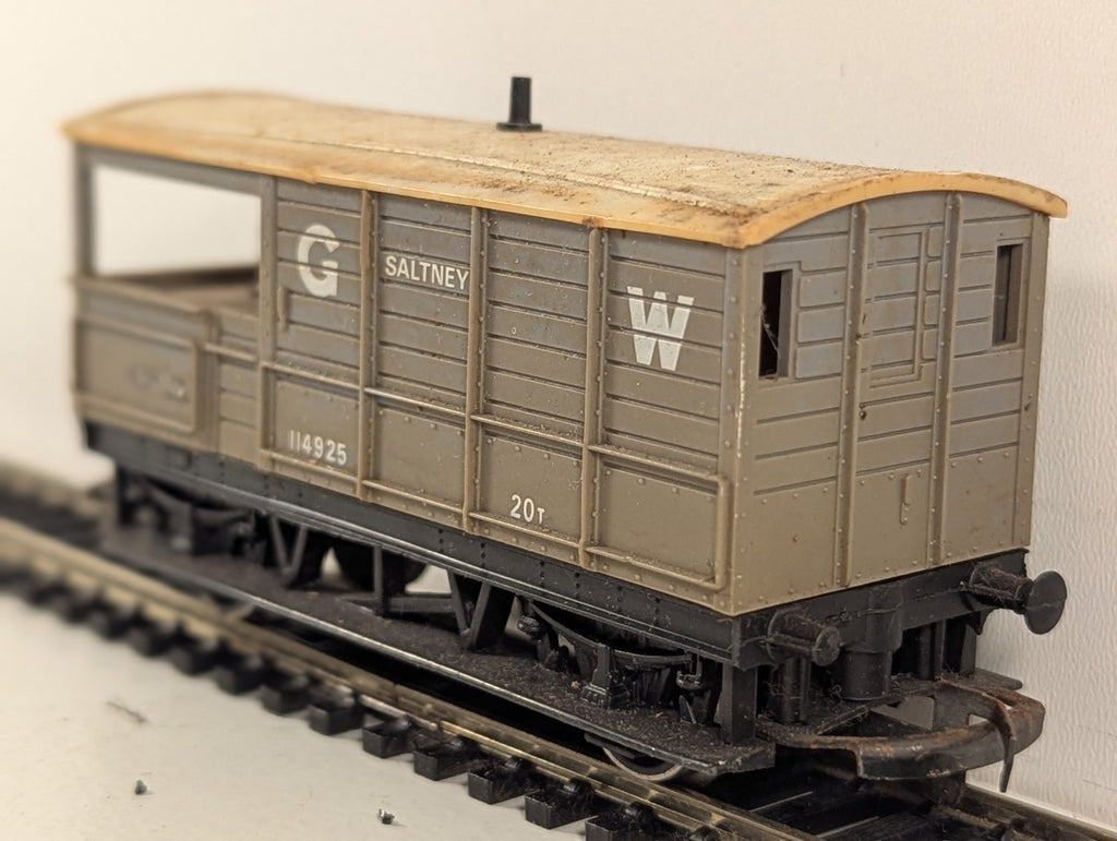 Hornby OO Gauge GWR 20 Ton 'Toad' Brake Van 'Saltney' 114925 GWR Grey