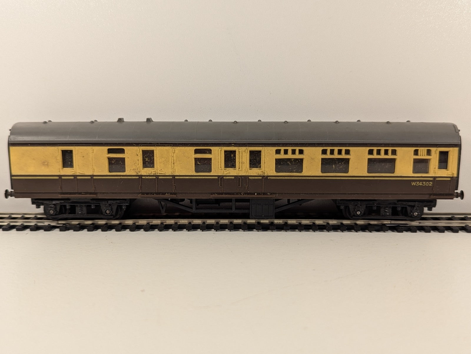 Tri-ang R329 OO Gauge BR Mk1 Brake Second Coach W34302