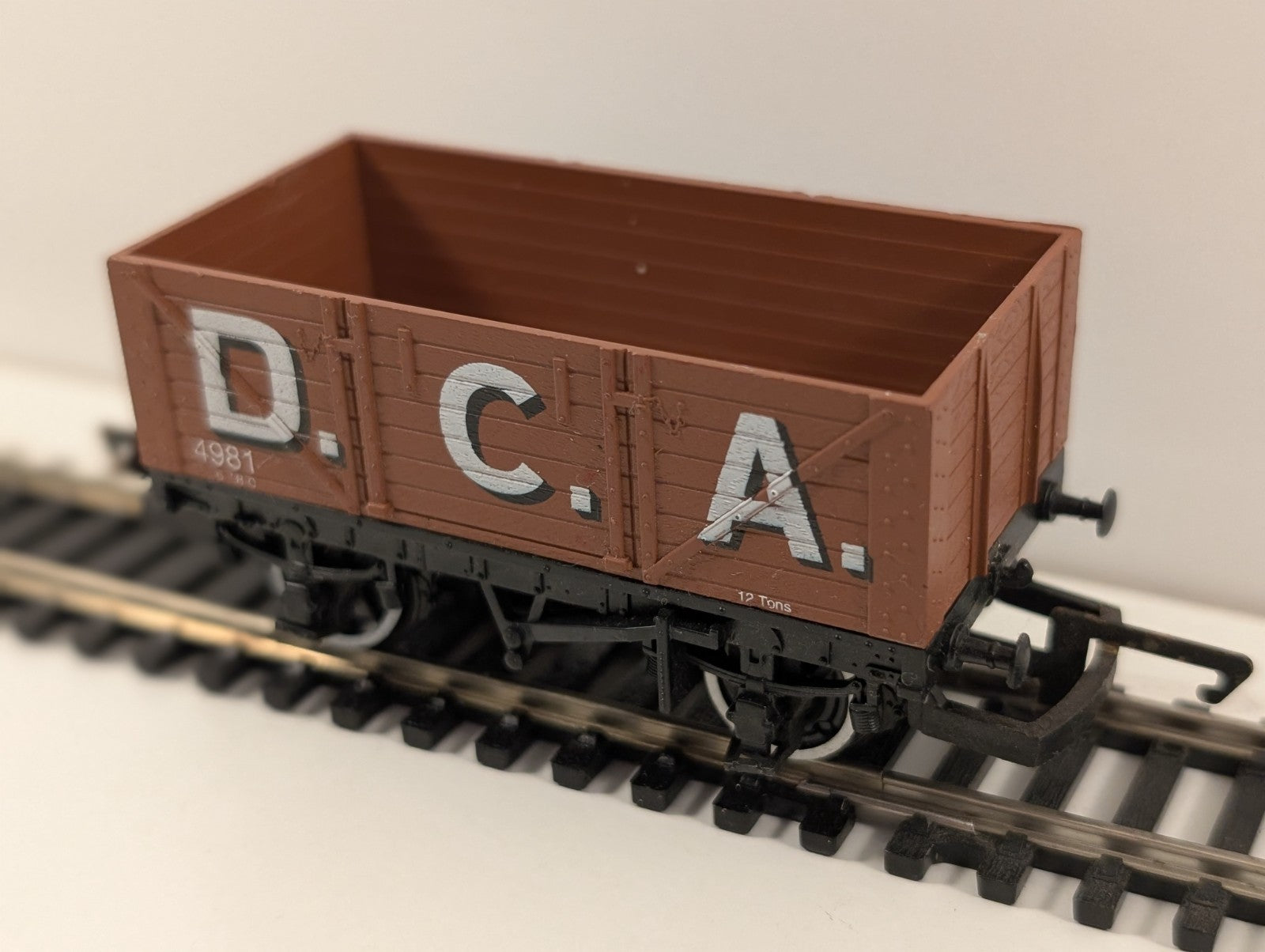 Hornby R036 7-Plank Open Wagon – “D.C.A. 4981” – OO Gauge