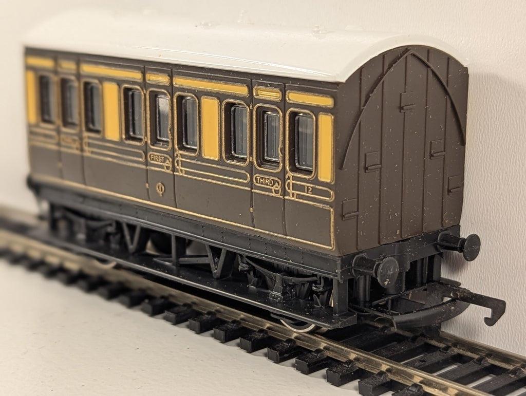 Hornby OO Gauge GWR 4-Wheel Coach R446
