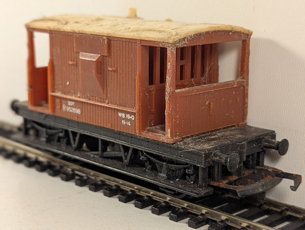 Tri-ang OO Gauge BR 20 Ton Goods Brake Van B952698 BR Bauxite